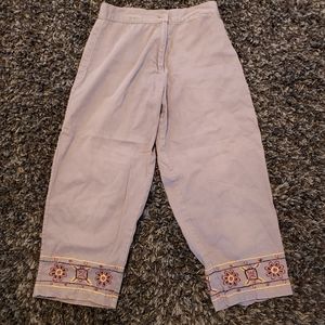 Capris with embroidery